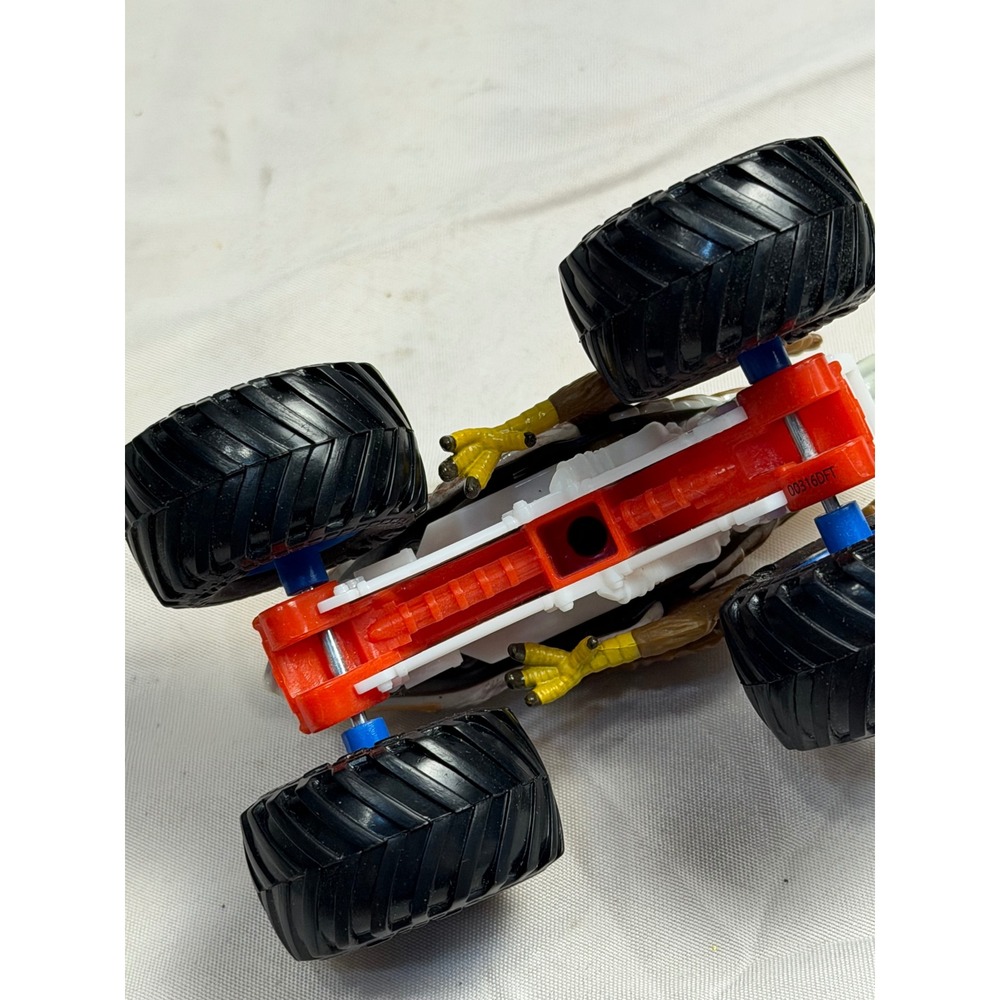 Monster Jam Eagle Monster Truck 1:64 Die-Cast Bald Eagle White Red Chassis - Picture 5 of 8